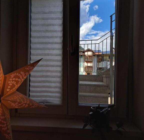 חדר בסיסי, Vicolo Isola