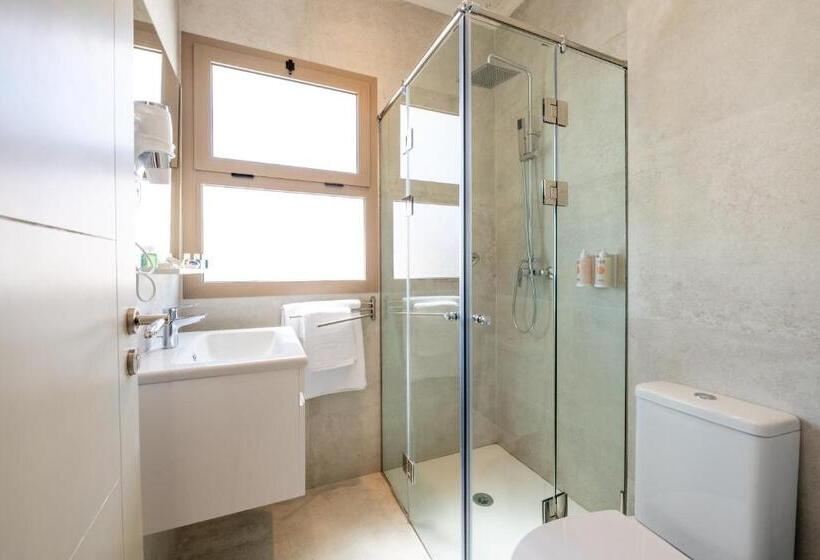 חדר סטנדרט לשלושה, El Toro Tanger