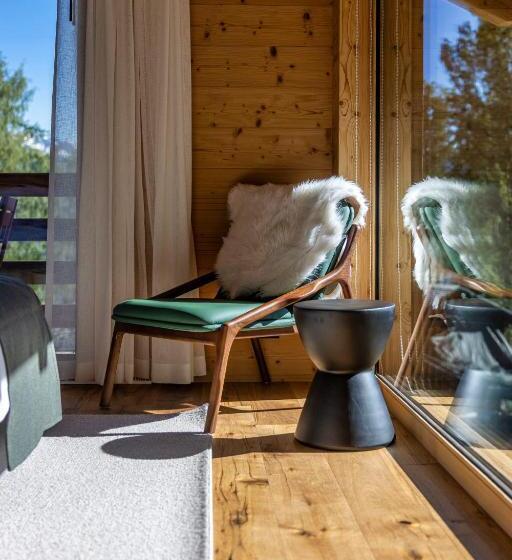 חדר סטנדרט, Mad Retreat