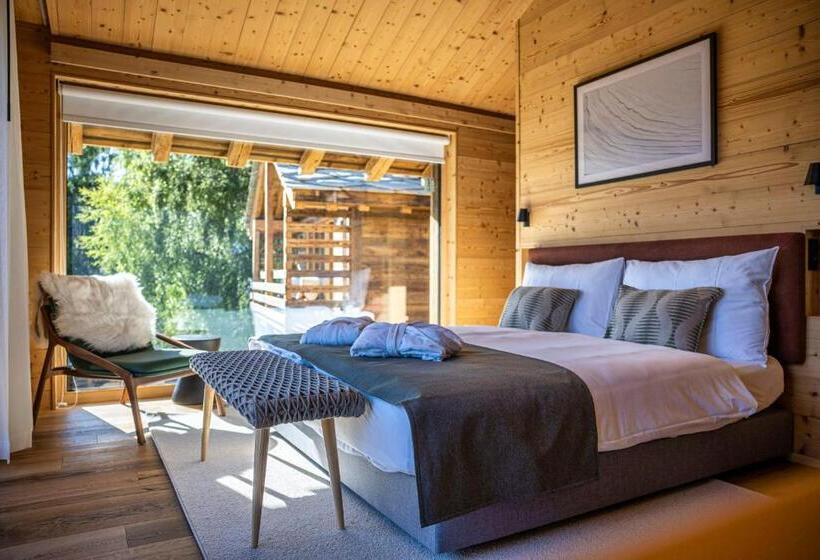 חדר סטנדרט, Mad Retreat