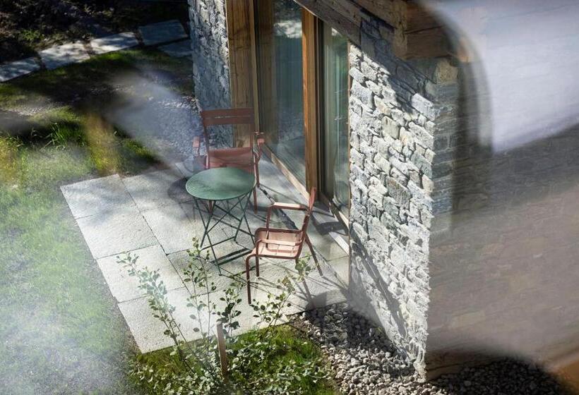 חדר סטנדרט מותאם לאדם עם מוגבלויות, Mad Retreat