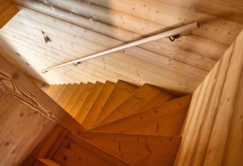 סוויטת דופלקס, Mad Retreat