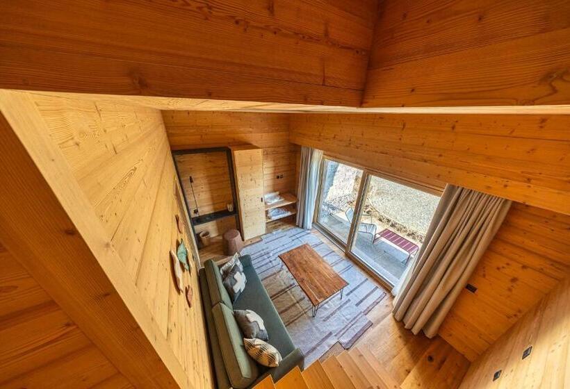 Люкс Дюплекс, Mad Retreat