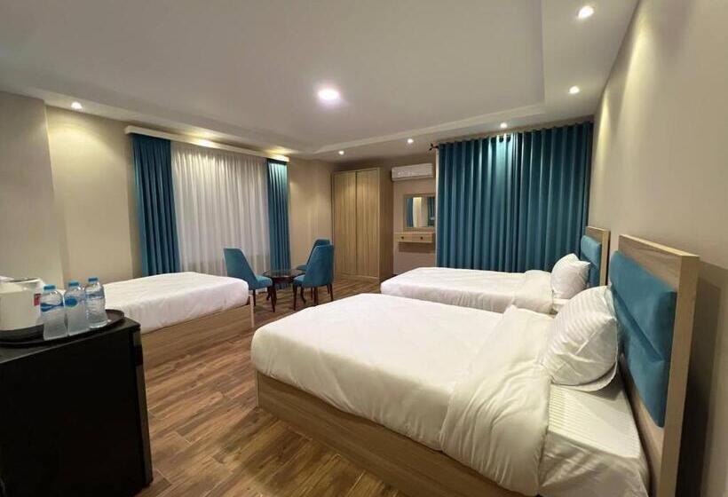 اتاق استاندارد با چشمانداز شهر, Pulse Pyramids