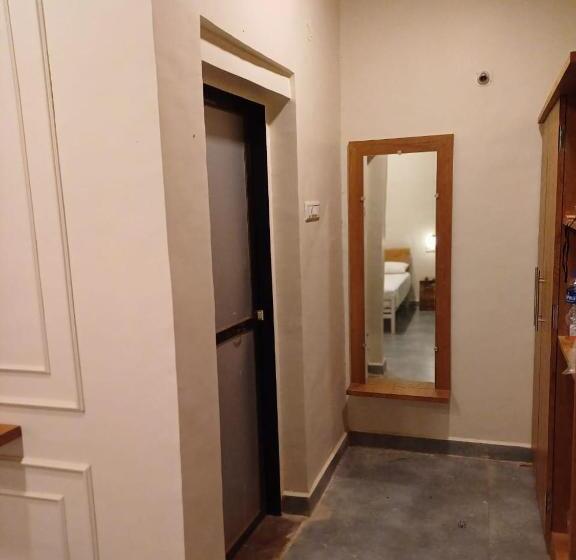 キングサイズベッドのスタンダードルーム, The Malshej Mist