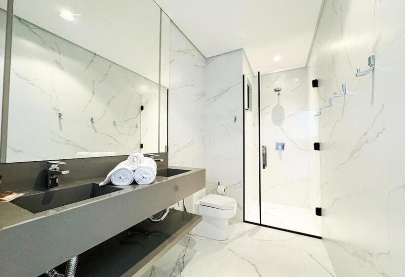 带海景的复工套房, Blue Sea