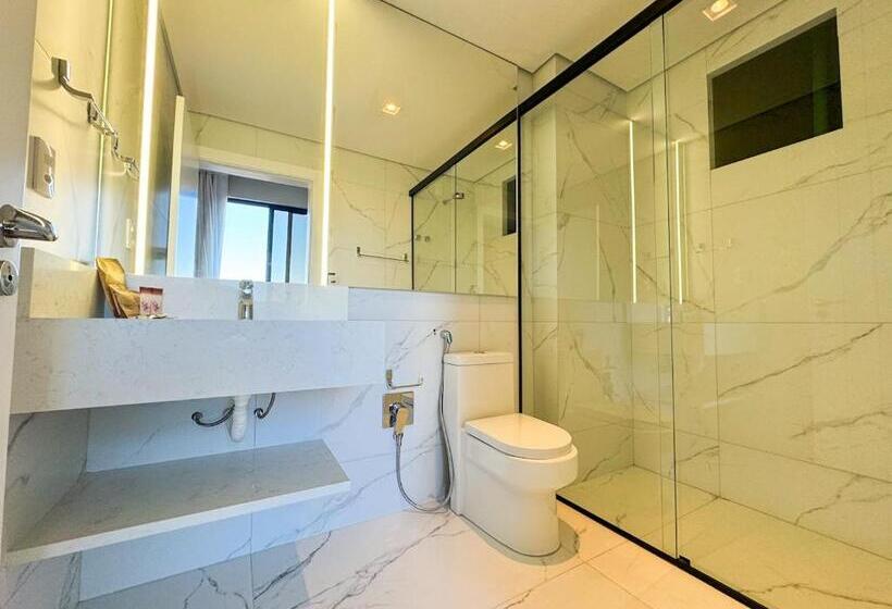 带按摩浴盆的套房, Blue Sea