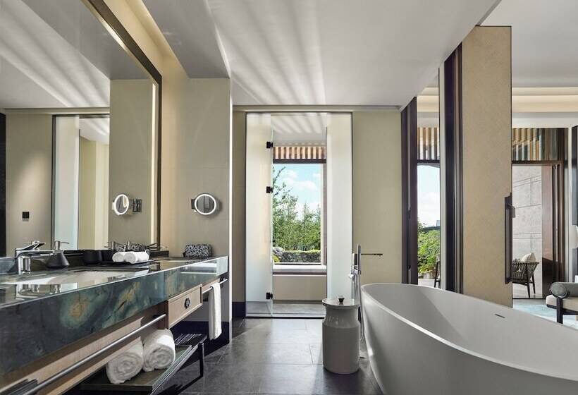 标准间带露台, Banyan Tree Yangcheng Lake