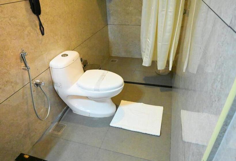 豪华套房, Thamburu International