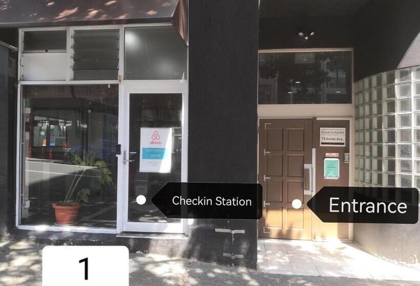 经济房, Oceanic Hostel