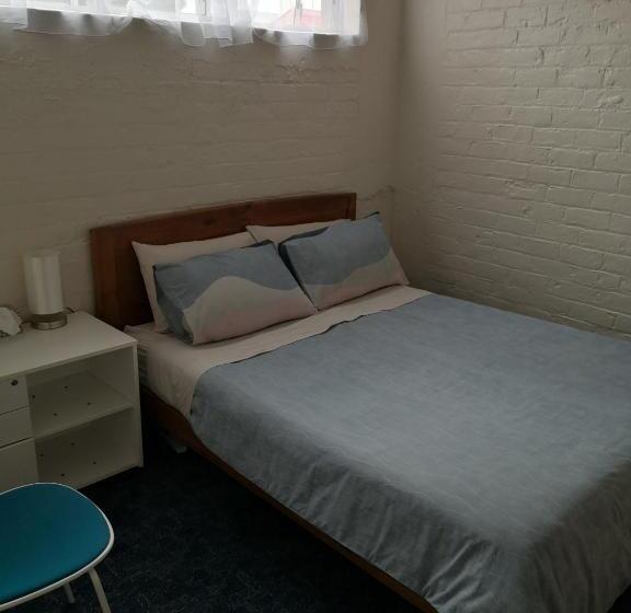 Standard Szoba, Oceanic Hostel