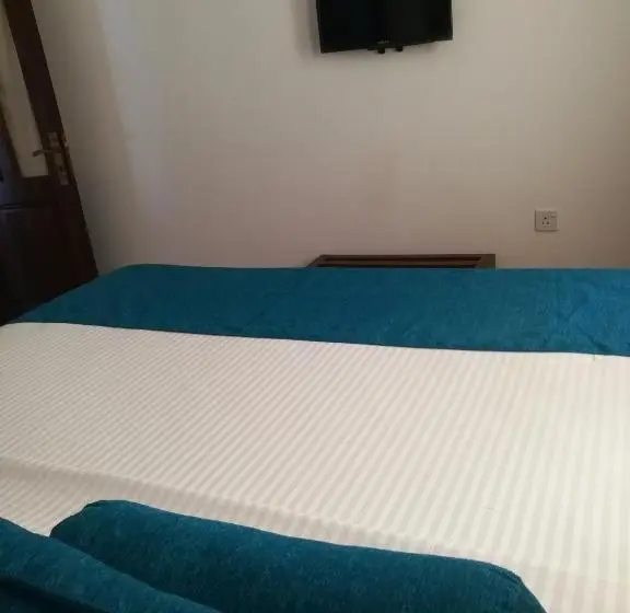 デラックスルーム, Anuradhapura Peacock Garden Holiday Bungalow