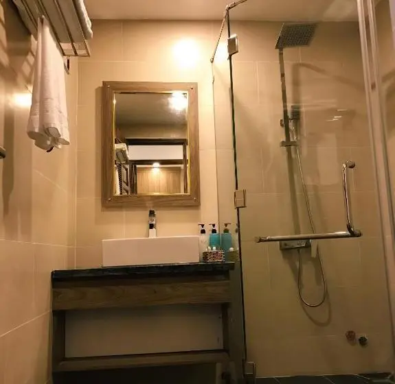 اتاق لوکس سه تخته, Bella Hotel Lounge Long Beach Phú Quốc