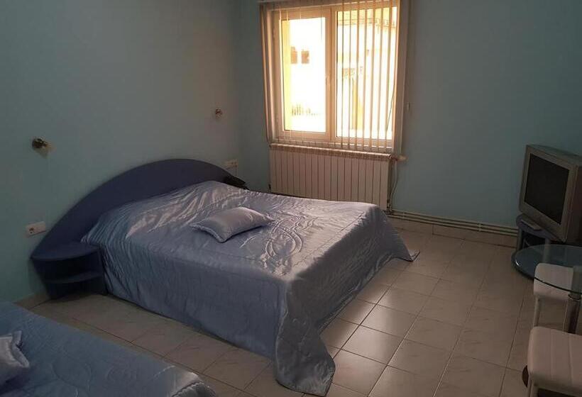 베이직 3인 룸, Royal