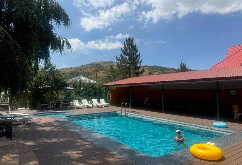 이코노미 룸, дом вдали от дома Sky Village