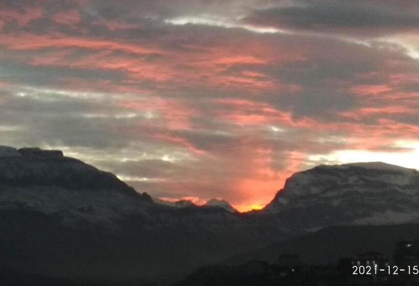 اتاق لوکس با بالکن, Motel