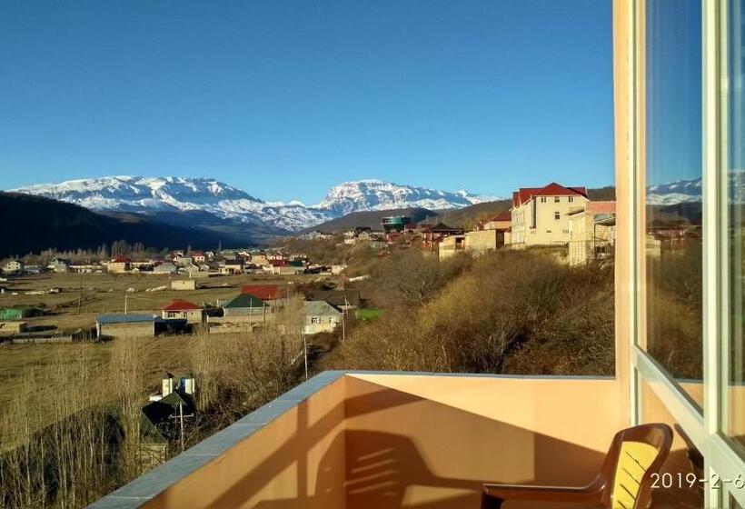 اتاق استاندارد سه تخته با بالکن, Motel