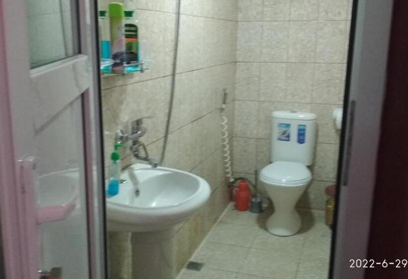 اتاق استاندارد سه تخته با بالکن, Motel