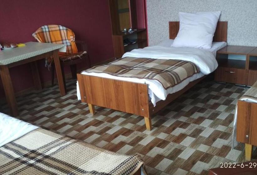 اتاق استاندارد سه تخته با بالکن, Motel