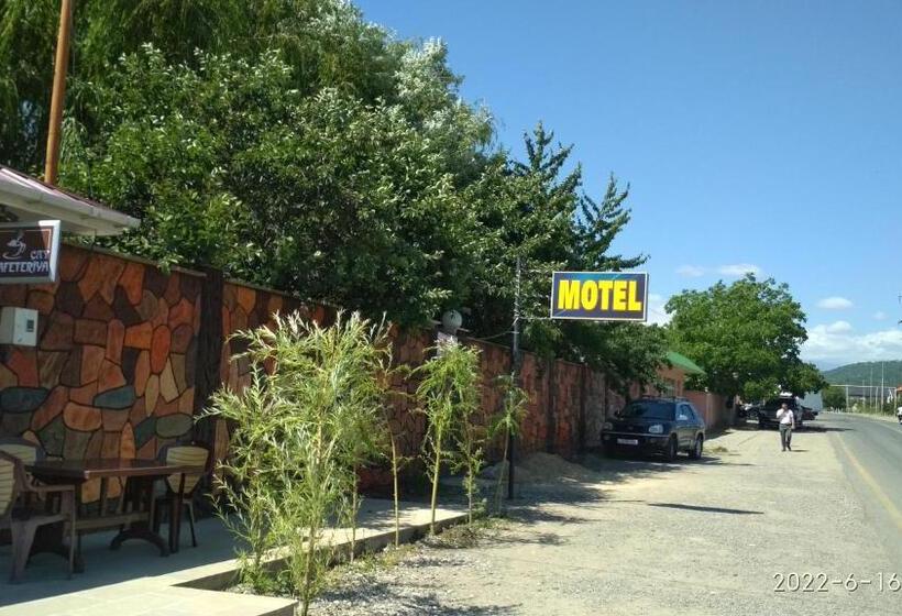 اتاق استاندارد سه تخته با بالکن, Motel