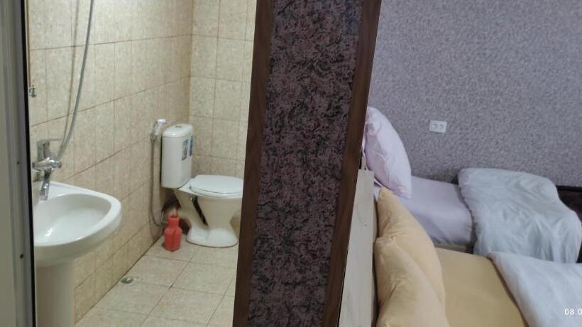 اتاق استاندارد چهارنفره با بالکن, Motel