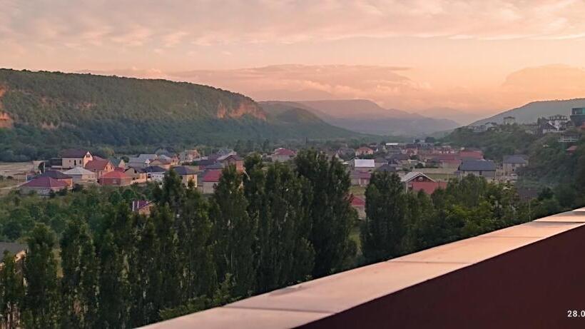 اتاق استاندارد چهارنفره با بالکن, Motel