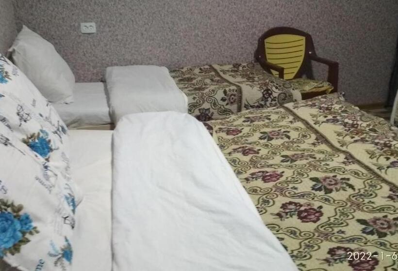 اتاق استاندارد چهارنفره با بالکن, Motel