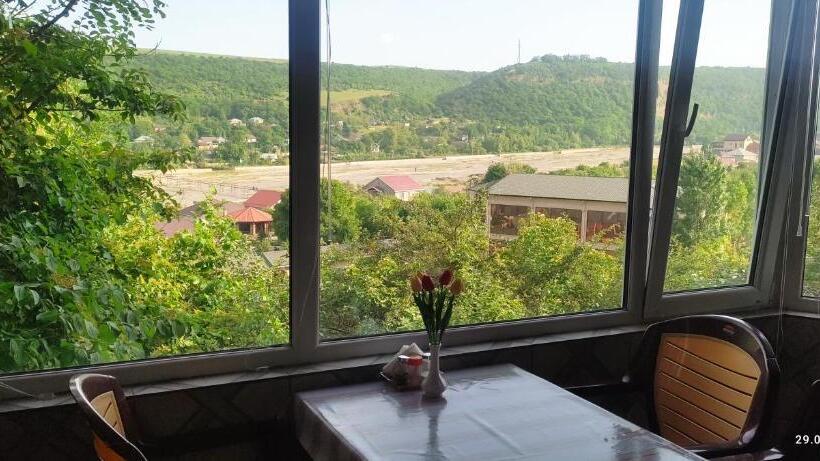 استودیو استاندارد با چشمانداز, Motel