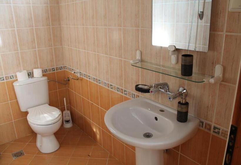 חדר סטנדרט עם מרפסת, хотел м1