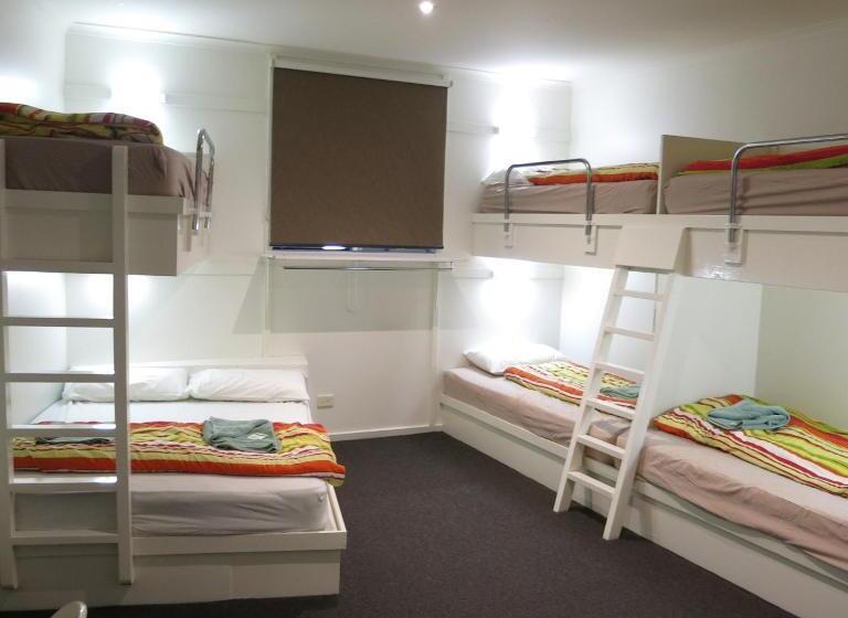 ファミリールーム, Ajax Ski Club