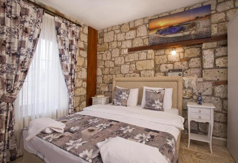 Quarto Triplo Deluxe, İncekara