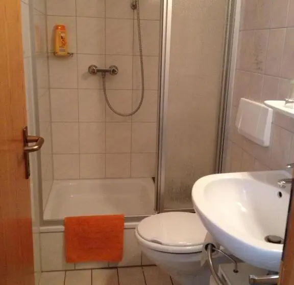 Huoneisto 1 Makuuhuone, Apartmenthaus Kühnen