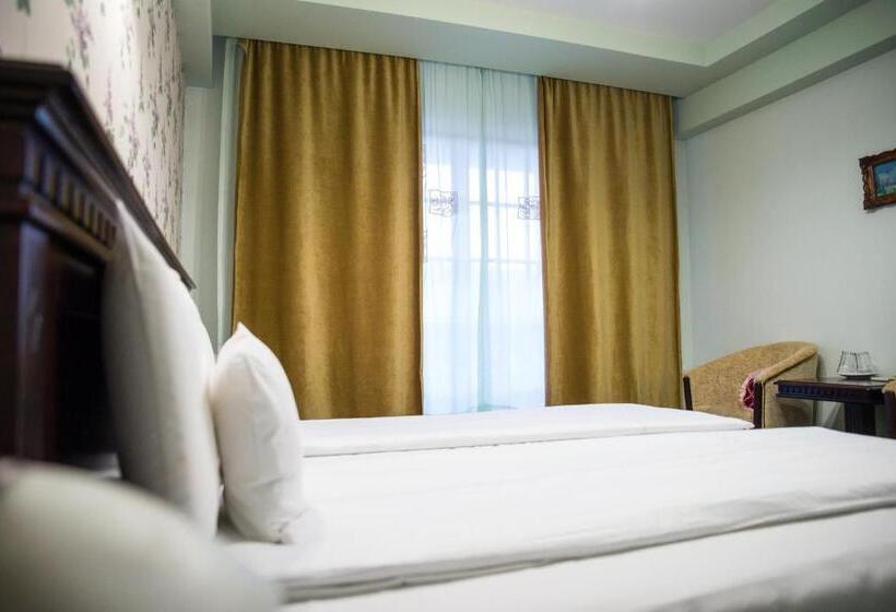 キングサイズベッドのスタンダードルーム, Popasul Caprioarei