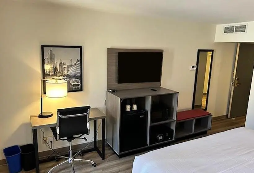 Sviitti King-vuode, Ramada By Wyndham Milwaukee