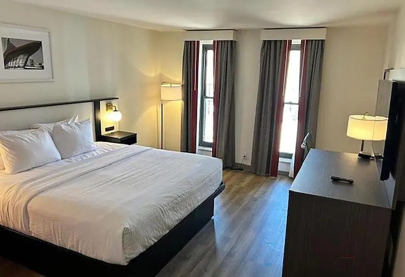 Sviitti King-vuode, Ramada By Wyndham Milwaukee