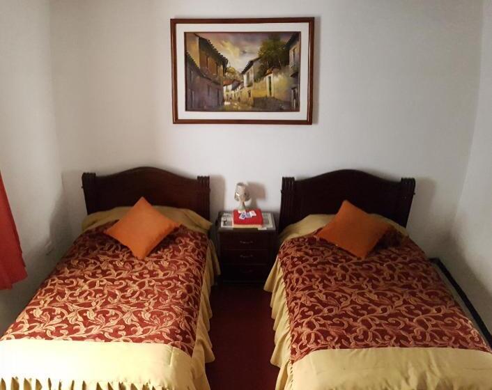 חדר אקונומי, Hostal Flores