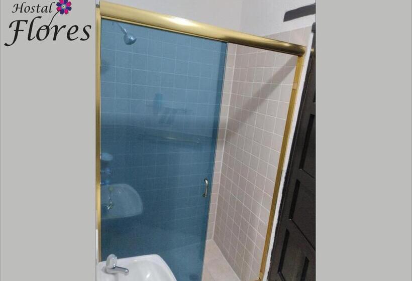 חדר סטנדרט לשלושה, Hostal Flores