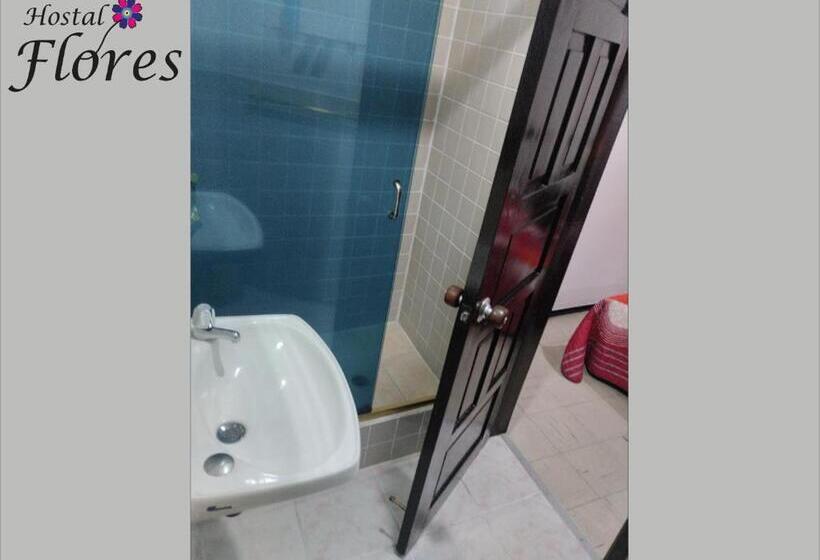 חדר סטנדרט לשלושה, Hostal Flores