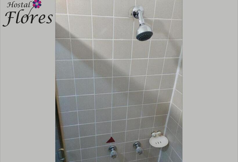 חדר סטנדרט לארבעה, Hostal Flores