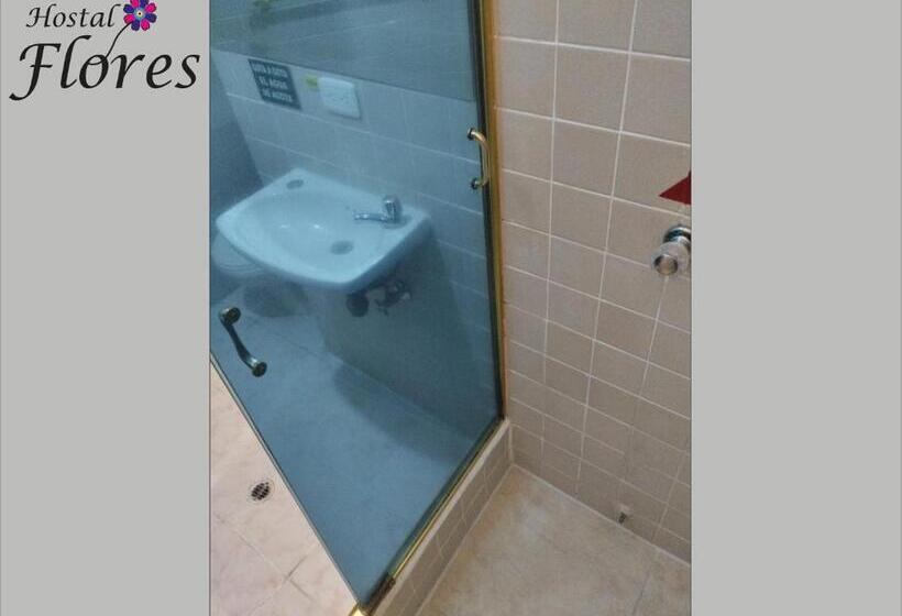 חדר סטנדרט לארבעה, Hostal Flores