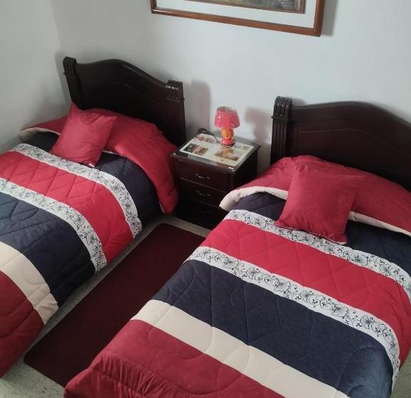 חדר אקונומי, Hostal Flores