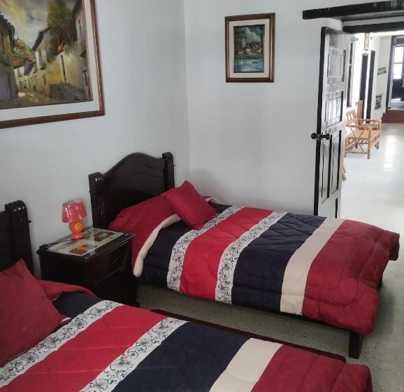 חדר אקונומי, Hostal Flores