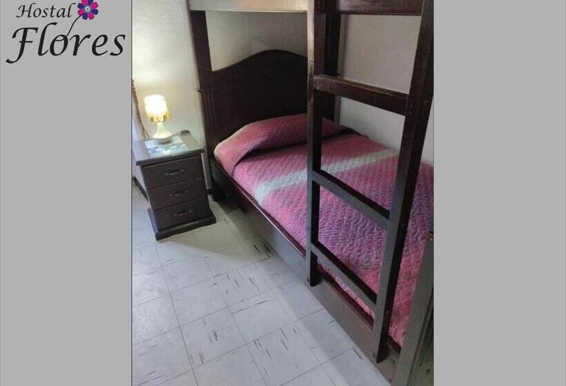חדר סטנדרט לשלושה, Hostal Flores