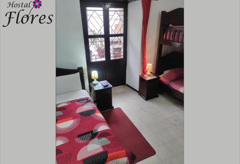חדר סטנדרט לשלושה, Hostal Flores
