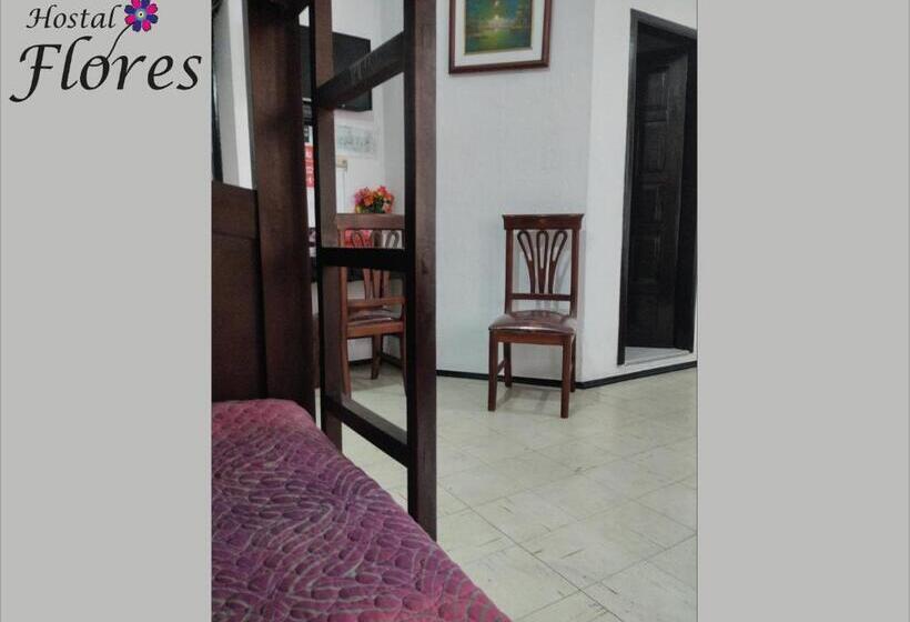 חדר סטנדרט לשלושה, Hostal Flores