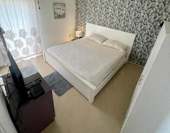 اتاق لوکس با تخت بزرگ, B&b Villa Luna