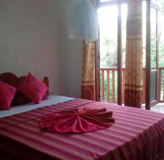 اتاق استاندارد سه نفره, Saddle Cottage