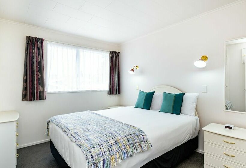 شقة غرفة واحدة, Chevron Motel