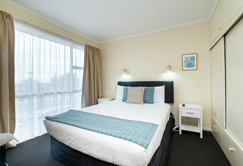 شقة غرفة واحدة, Chevron Motel