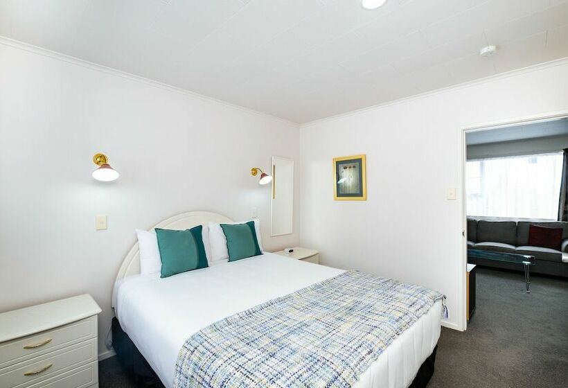 شقة غرفة واحدة, Chevron Motel